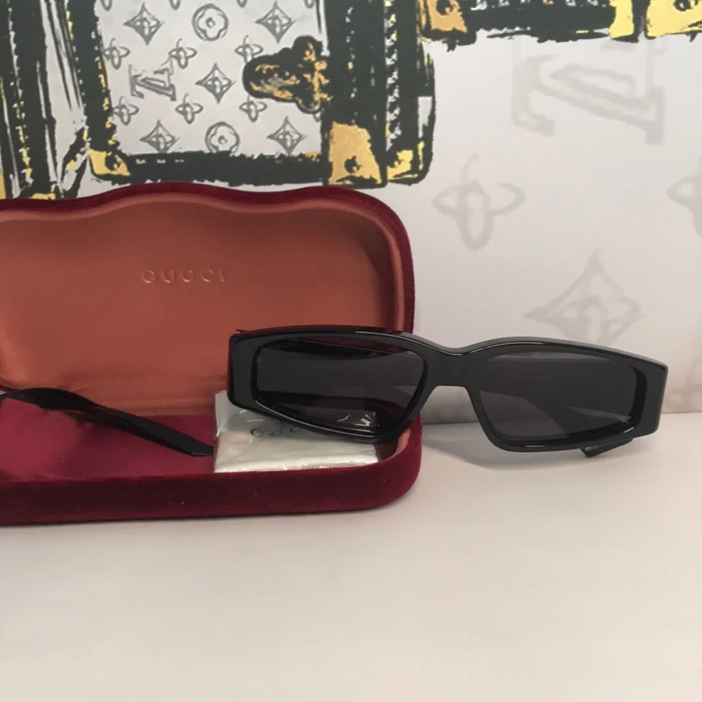 New Authentic Gucci Black Sunglasses GG0705s 001